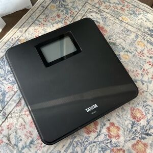 Tanita Black Digital Weight Bathroom Scale HD-662